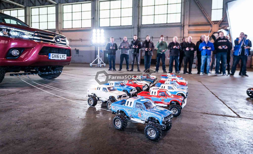 Toyota Hilux with Tamiya Bruisers 04 1 بکسل تویوتا هایلوکس با ماشینهای اسباب بازی